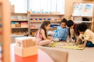 El mobiliario Montessori logra un ambiente ideal para fomentar el desarrollo de los niños pequeños
