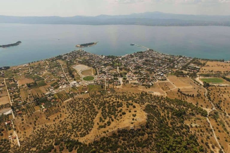 La instalación del nuevo sistema de alcantarillado en Eretria, de la mano de Flovac