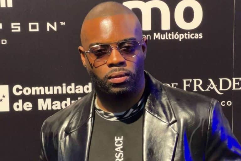 Ikeli O'farrell y el éxito de sus libros de amor