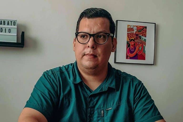 Vox Populi HN recibe a 'Garabato Studio', el creativo caricaturista Luis Barahona