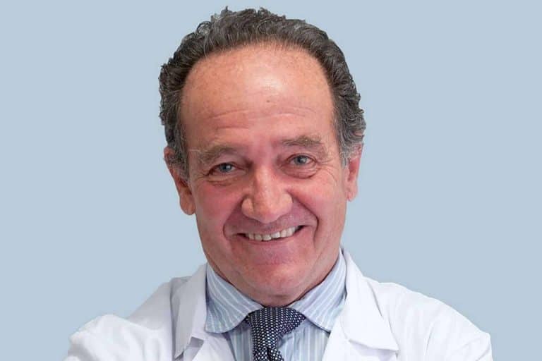 Uno de los cirujanos plásticos con mejor trayectoria de España es Javier Mato Ansorena
