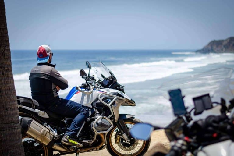 Las ventajas y diferencias de realizar rutas en moto, con Motorbeach Adventures