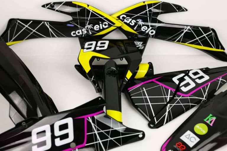 Plásticos y adhesivos, disponibles en ADHESIVOSEMBARRADOS