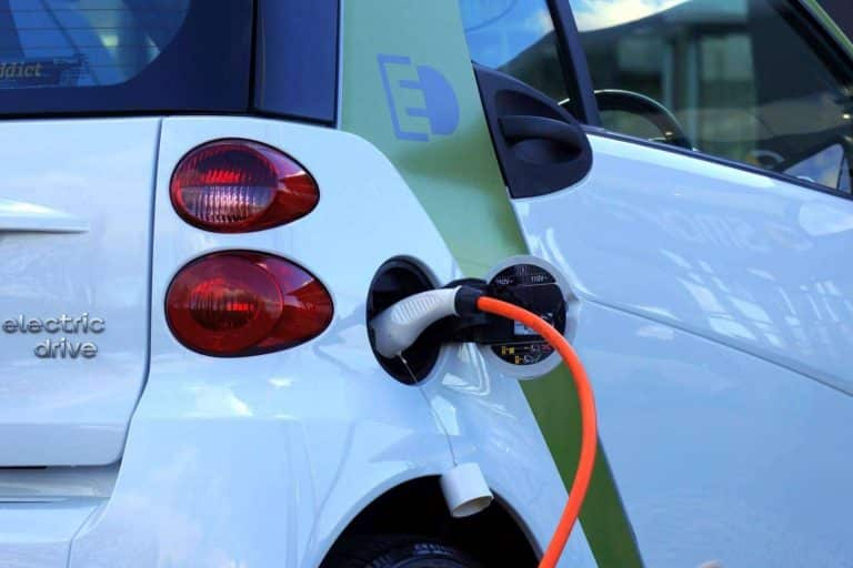 Estaciones de recarga rápida para vehículos eléctricos en el Club de Golf Olivar de la Hinojosa