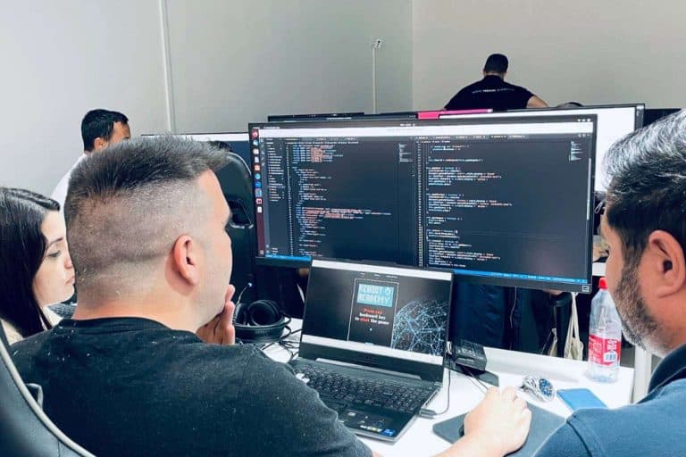 Reboot Academy ofrece un curso de desarrollador web para aprender sobre tecnología, diseño y negocio