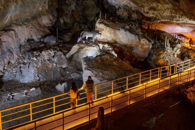 Poner en práctica el Turismo Consciente con algunas de las mejores cuevas turísticas de España