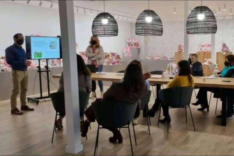 La alicantina Muñecas Antonio Juan amplía sus instalaciones, se reestructura y aumenta su presencia internacional apoyándose en AMG Interim Managers