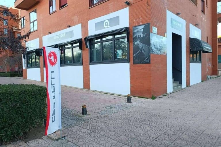 El lugar de encuentro para los ciclistas es Le Boutique Bike