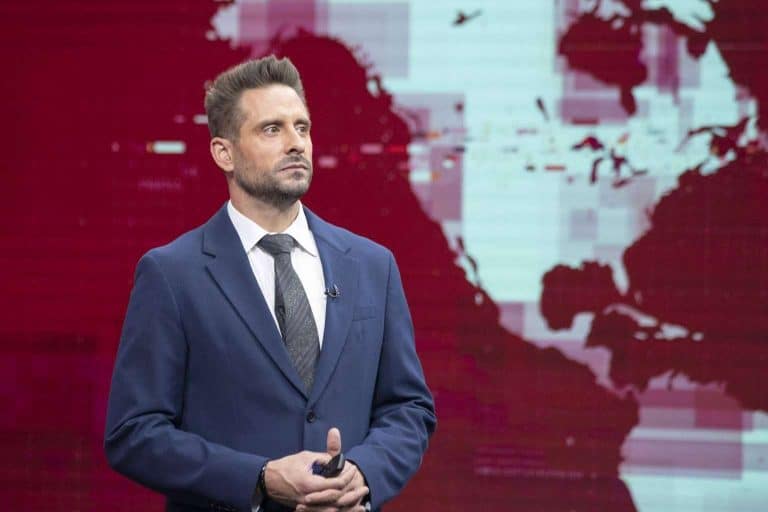 Àngel Pons, el presentador de noticias de TVE que destaca por su versatilidad y enfoque creativo