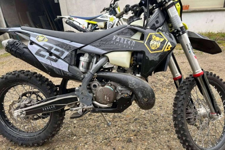ADHESIVOSEMBARRADOS ofrece plásticos y adhesivos para motos off-road