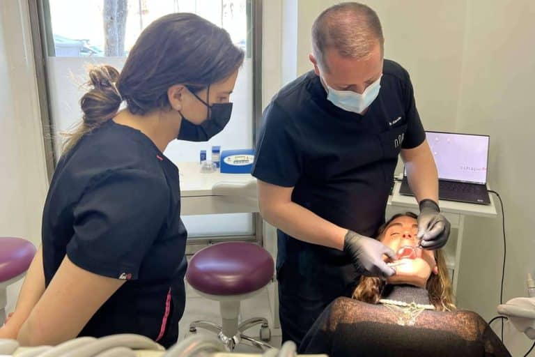 Clínica Puerta de Alcalá y los tratamientos de estética dental perfectos para mejorar la sonrisa de cara a la primavera y el verano