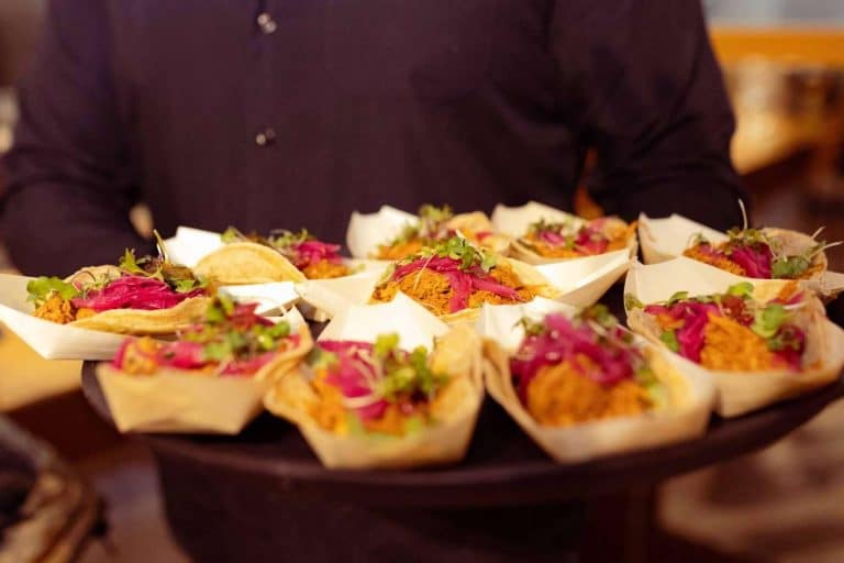 Disfrutar de una parrilla mexicana con mariachis, en el Hijo del Maíz