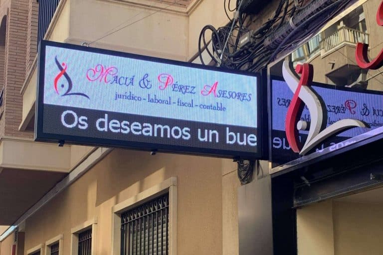 Pantallas exteriores LED variadas, disponibles con Pantatronic