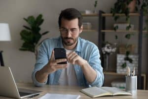 Ommnio ofrece una solución de control horario para la empresa y el empleado con su app