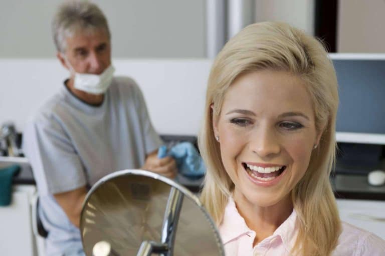 Implantes dentales de zirconio para recuperar la sonrisa de la mano de DeltaDent, la clínica de Madrid experta en biocompatibilidad