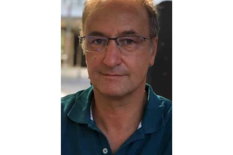 'Clamor de cristales rotos', un nuevo poemario ilustrado por Nicolás González Piris y publicado por el poeta Feliciano Francisco González Muñoz