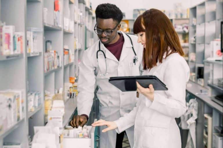 ¿Por qué es importante mantener un buen ambiente laboral en la farmacia?, con Urbagesa Farmacias