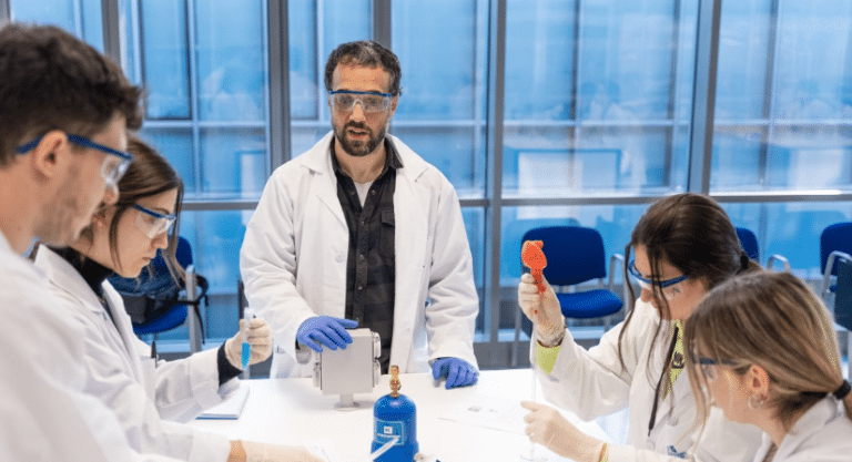 La formación semipresencial quintuplica el número de matrículas en los últimos cinco años