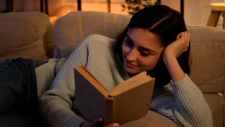 En cada libro, una hoja en blanco al principio y al final