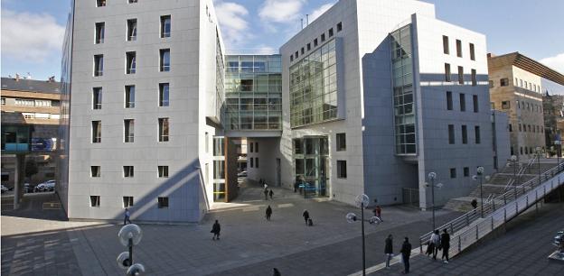 Piden 4 años de cárcel para un hombre por atacar a otro en un hospital de Asturias al enterarse de que compartían novia