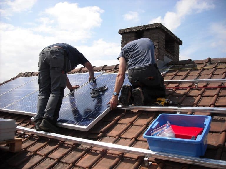 Pásate al autoconsumo solar y libérate: ahora tu luz te la produces tú - Factorenergia