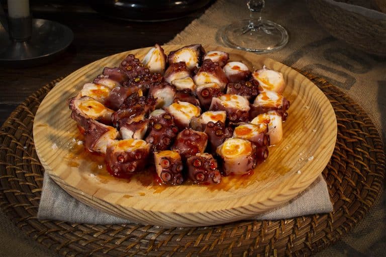 El mapa con el plato típico de cada comunidad autónoma: del lechazo castellano al pulpo á feira