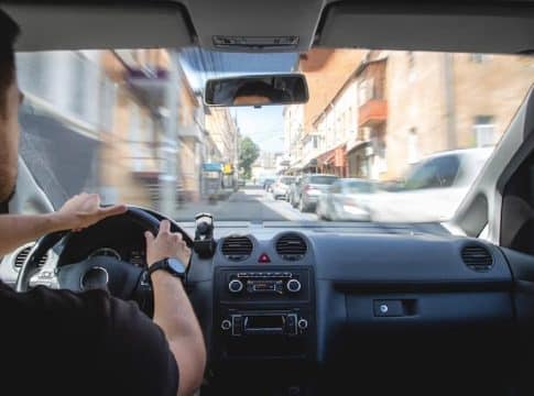 temeridad al volante en el coche