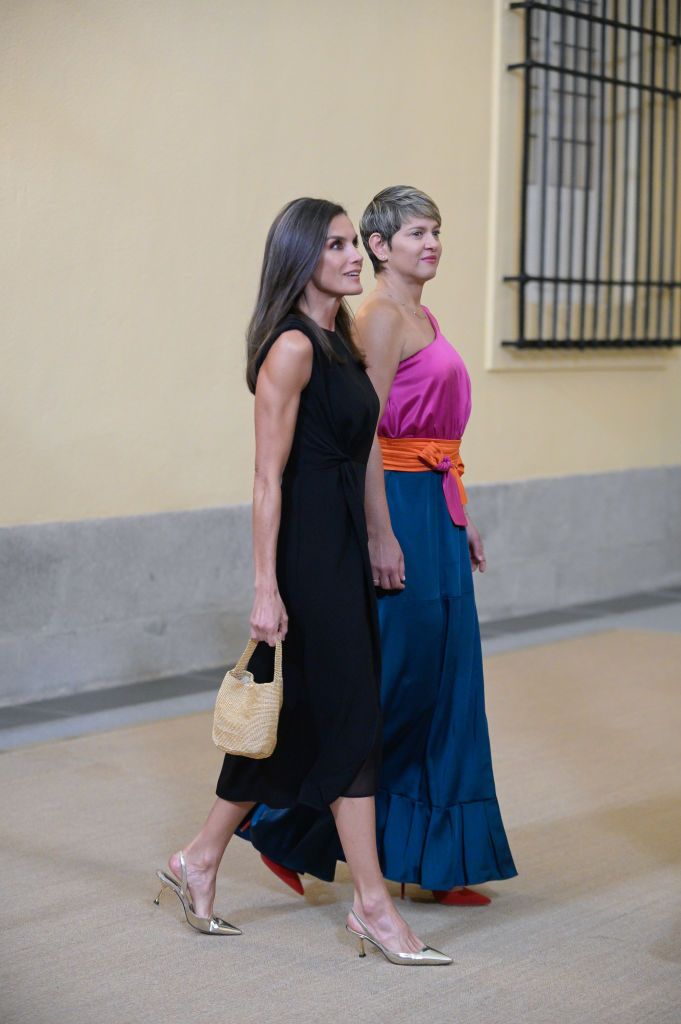 El bolso “tendencia” de la reina Letizia que puedes encontrar en Zara