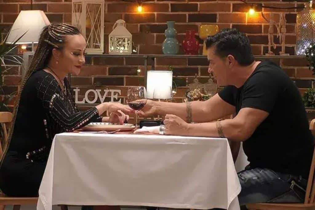 Sube la temperatura con esta cita de 'First Dates': "Yo he roto tres camas ya"