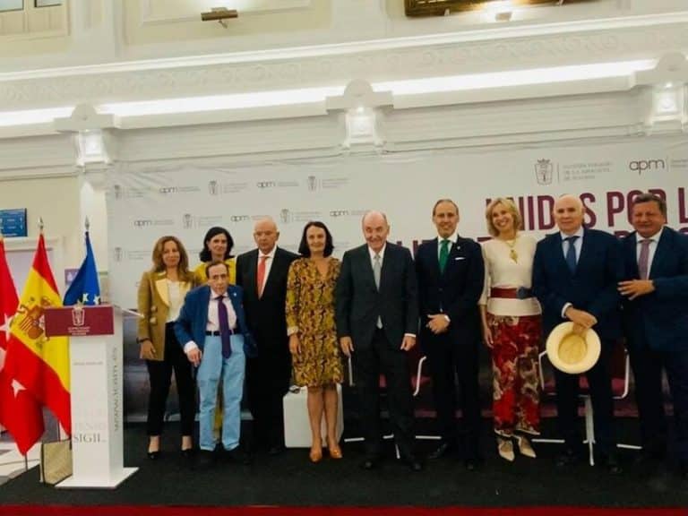 Miquel Roca insta a abogados y periodistas a definir la veracidad frente a la amenaza de las 'fake news'