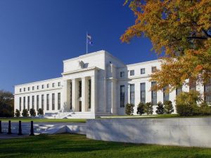 Los créditos de emergencia de la Reserva Federal a los bancos caen tras la compra del First Republic