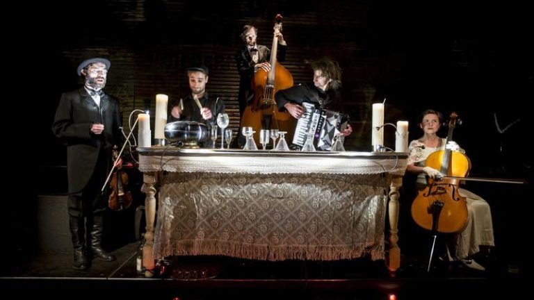 El festival 'Titirimundi' arranca este miércoles en Segovia con la obra 'KAR Repass, Cabaret de Anna Karenina'