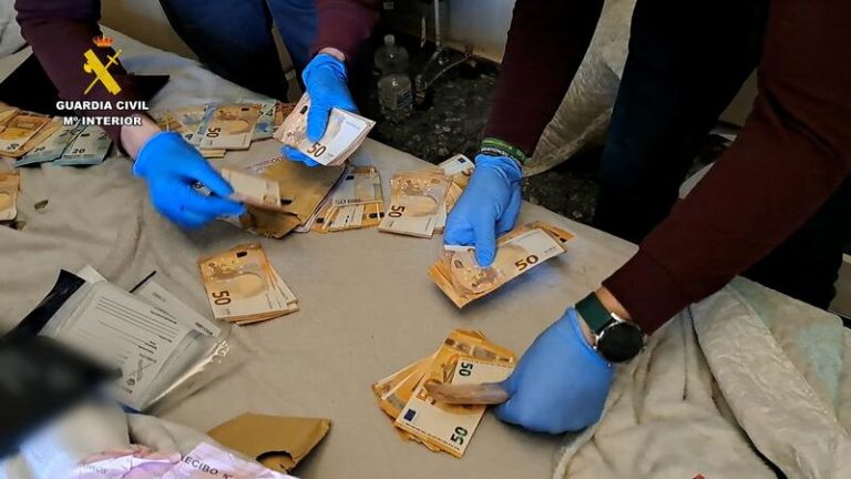 Detenidos dos jugadores del Conil C.F. y cuatro personas más por una red de amaño de partidos