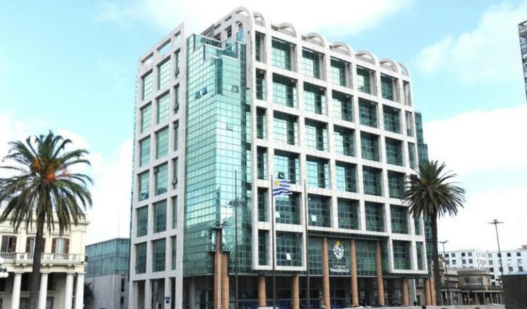 Uruguay apoya a las empresas próximas a la frontera con Argentina ante el impacto de la diferencia cambiaria