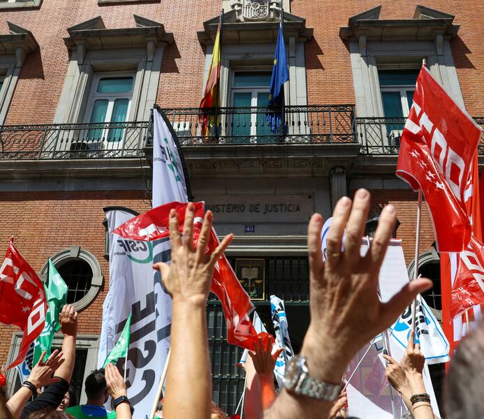 Funcionarios se manifiestan este miércoles frente a Justicia de cara a la huelga total indefinida del 22 de mayo