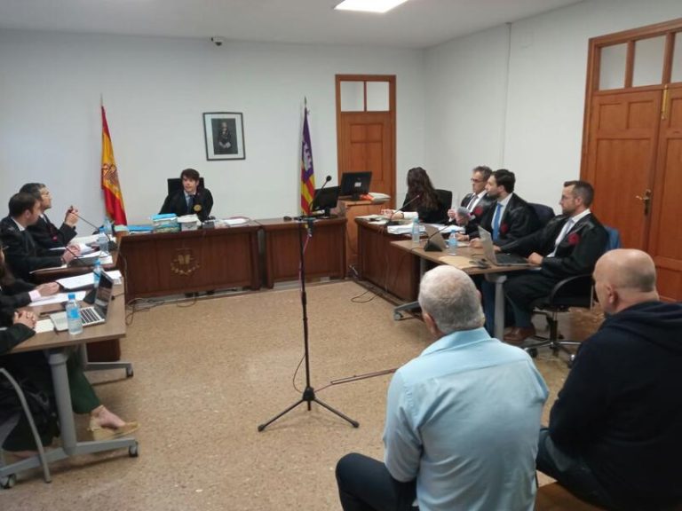 Médicos acusados de homicidio imprudente en una liposucción en la que falleció la paciente defienden su actuación