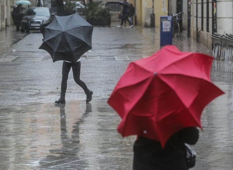 Lluvias, tormentas y oleaje ponen hoy en riesgo a ocho provincias