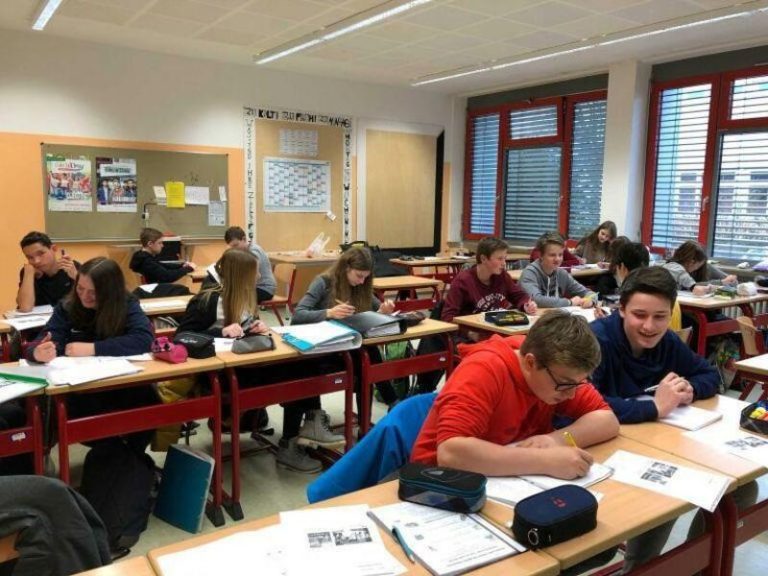 Libros de texto de música de Secundaria refuerzan tópicos culturales occidentales y antiislámicos, dice un estudio