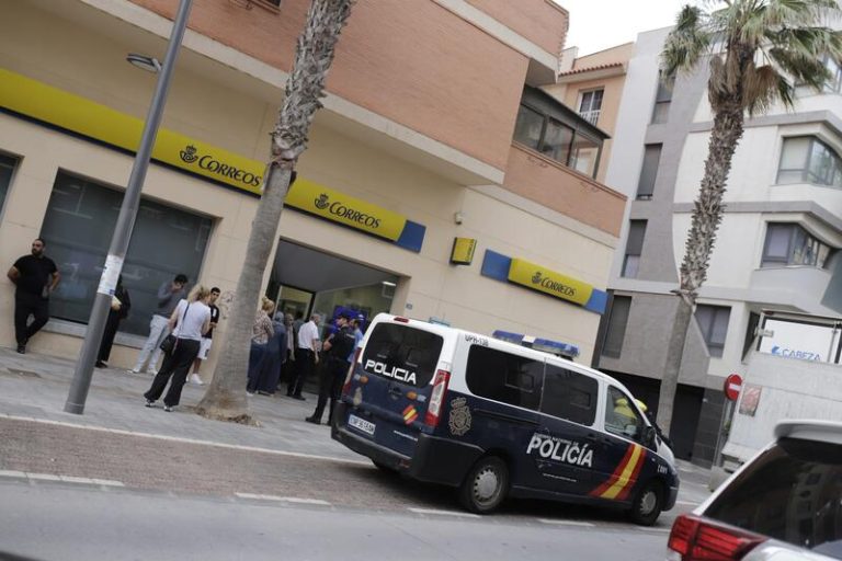 Correos ha validado por ahora sólo el 6% de las 11.000 solicitudes de voto en Melilla y la juez ordena identificaciones
