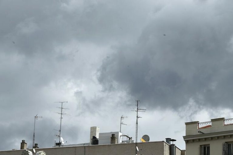 Lluvias, tormentas y fuerte oleaje pondrán este sábado en riesgo a cinco provincias del este peninsular y Baleares