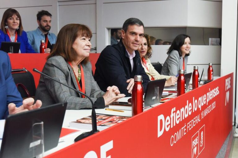 El PSOE acusa a Feijóo de mentir sobre su viaje a Tenerife y pide que aporte pruebas de que su vuelo fue cancelado