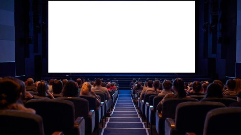 El número de locales de cine alcanza su máximo desde 2021 pero descienden las salas y butacas, según un censo de AIMC