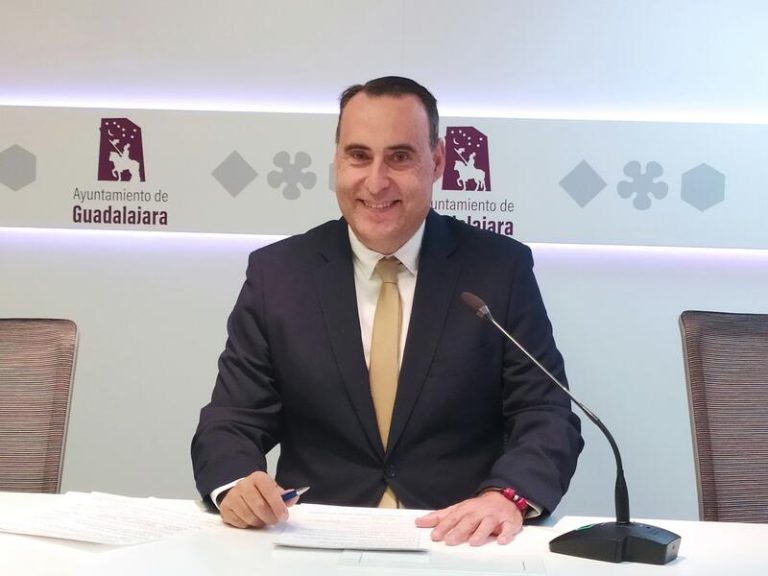 Portavoz de Vox en Ayuntamiento de Guadalajara deja el partido, ficha por Olona y acusa a Abascal de 