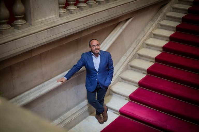 Alejandro Fernández celebra el avance electoral y apunta a un resultado 