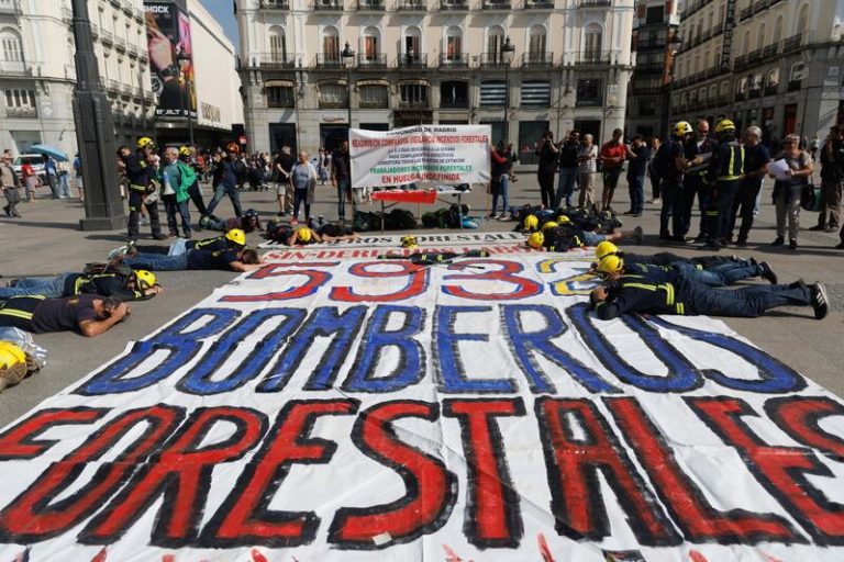 Los bomberos forestales y los agentes medioambientales se quedan otra legislatura más sin su ansiada ley marco