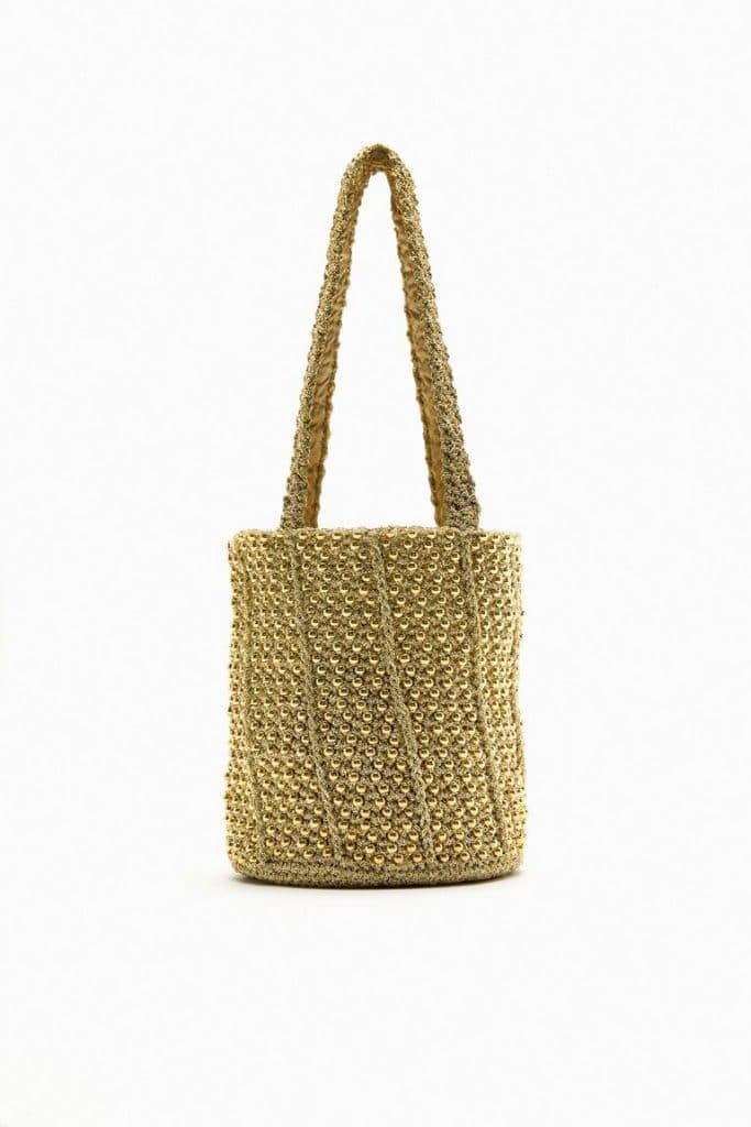 El bolso “tendencia” de la reina Letizia que puedes encontrar en Zara