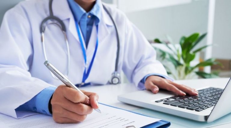 La lista de espera quirúrgica en Madrid disminuye un 25% en abril de 2023 respecto a abril de 2022