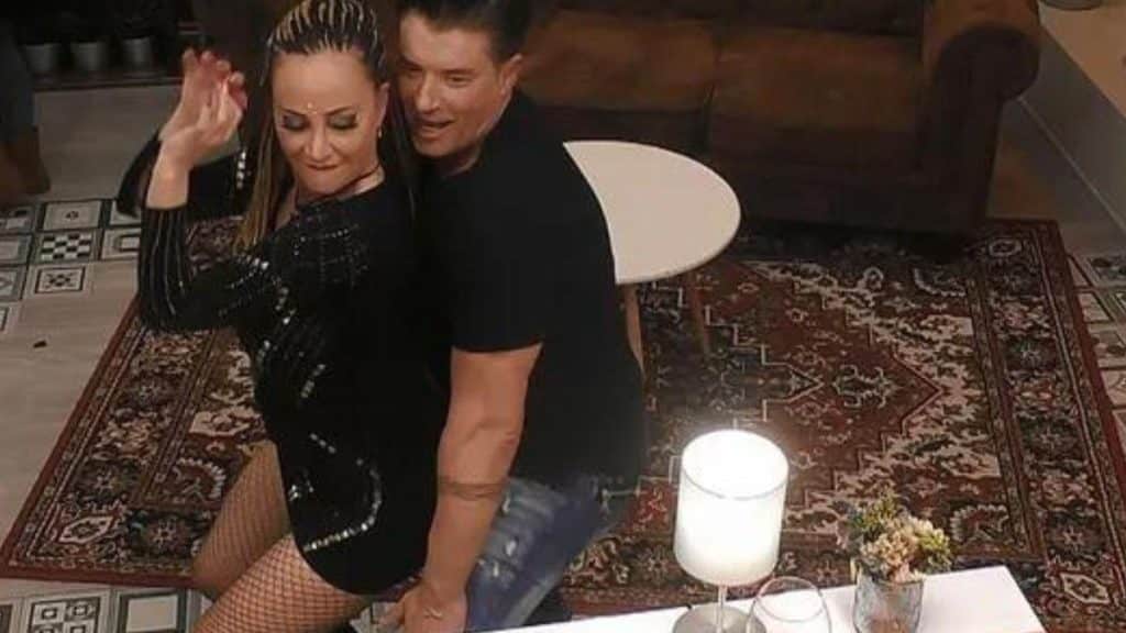 Sube la temperatura con esta cita de 'First Dates': "Yo he roto tres camas ya"