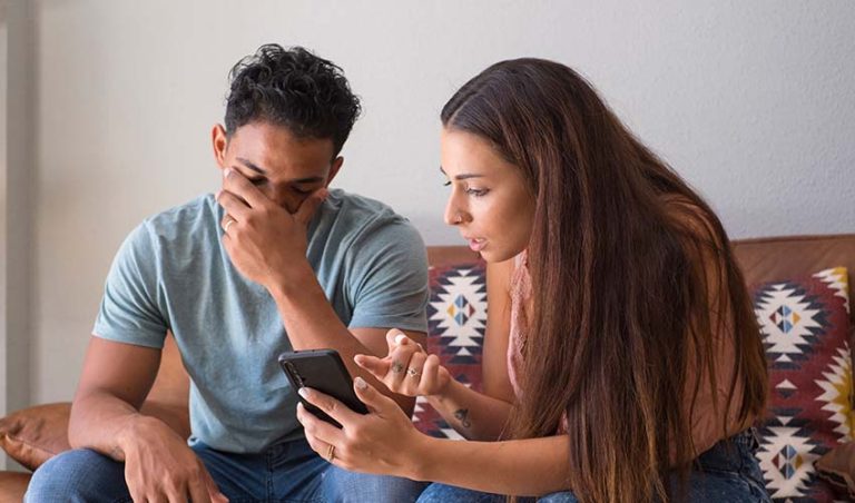 7 señales inequívocas de que tu pareja te está siendo infiel