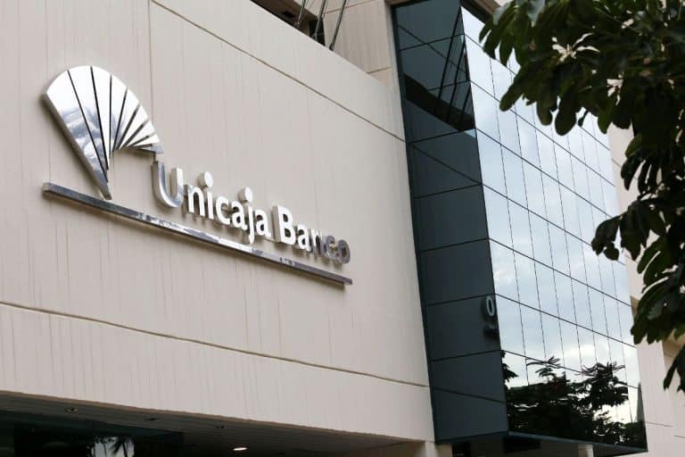 UGT acusa al CEO de Unicaja de preocuparse solo de ‘sus bolsillos’ y no por el banco, los clientes y los trabajadores